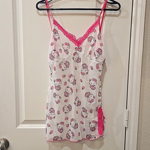 Hello Kitty Sheer Lace Chemise - Picture 8 of 9